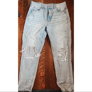 ☆American Eagle Ripped Mom Jeans ☆